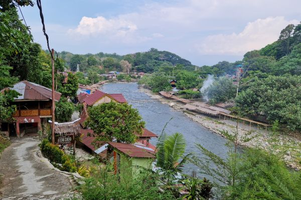 Den hyggelige by Bukit Lawang, Sumatra